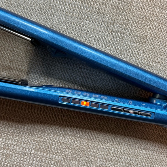 Nano Titanium Vented Straightening Iron - Picture 13 of 13